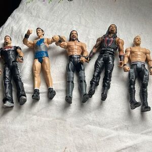 Lot of 5 WWE wrestling action figures Mattel one broken foot .